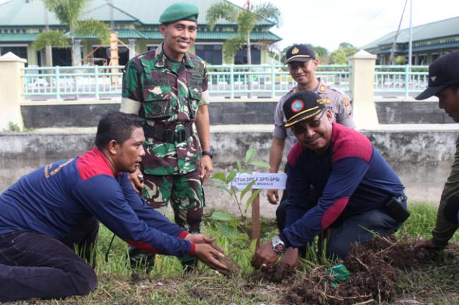 May Day, Polres Bengkalis Mengadakan Aksi Damai Penanaman Pohon